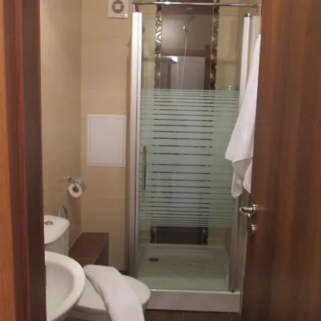 Alexander Services בנסקו